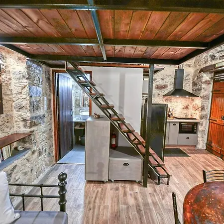 펜션 Pefkopetro Loft