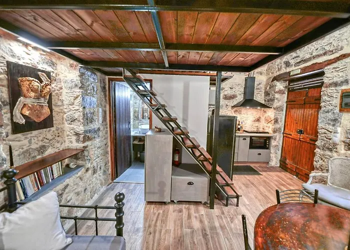 Дом отдыха Pefkopetro Loft